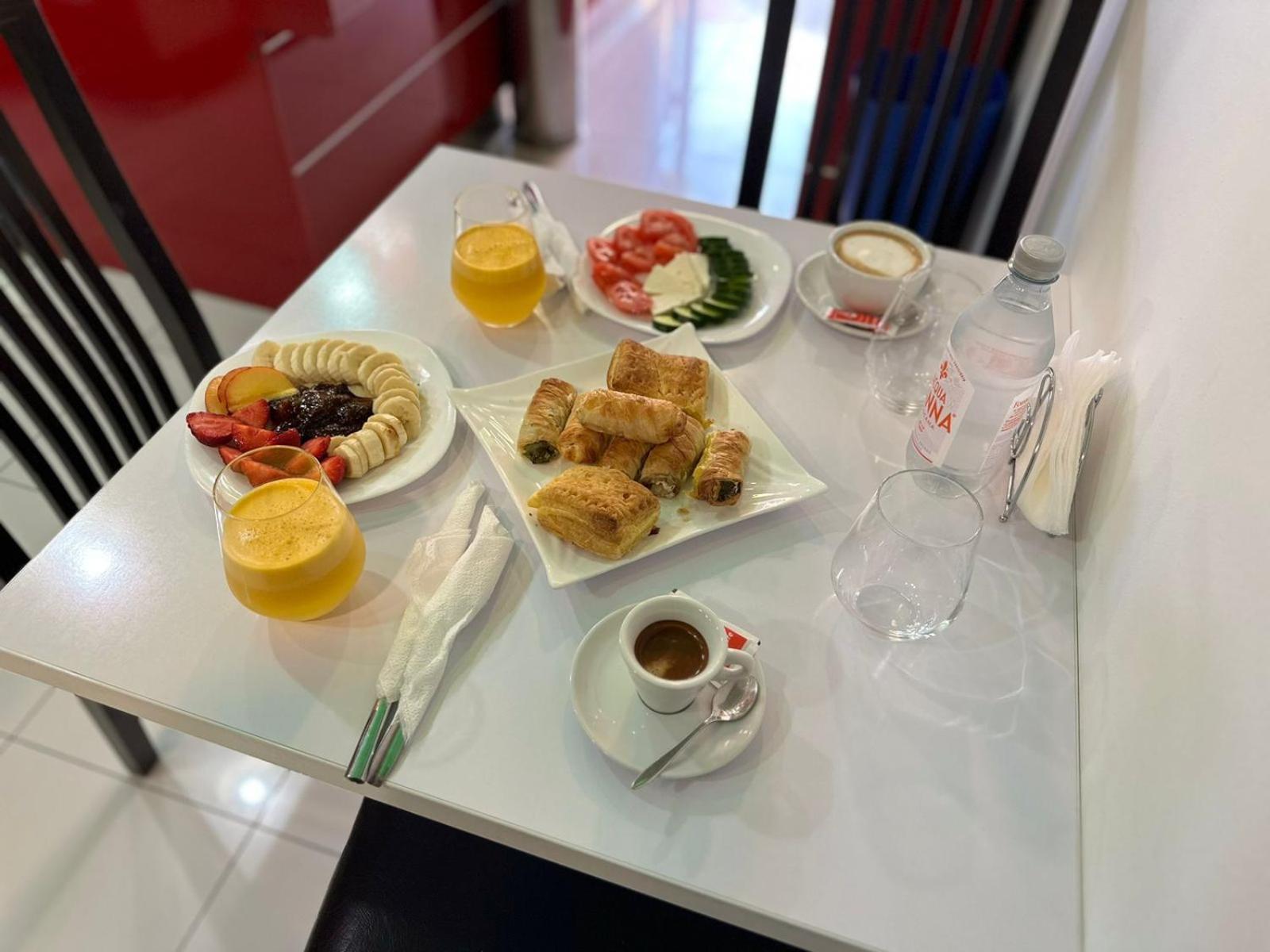 Hotel Europa Kruje Bagian luar foto