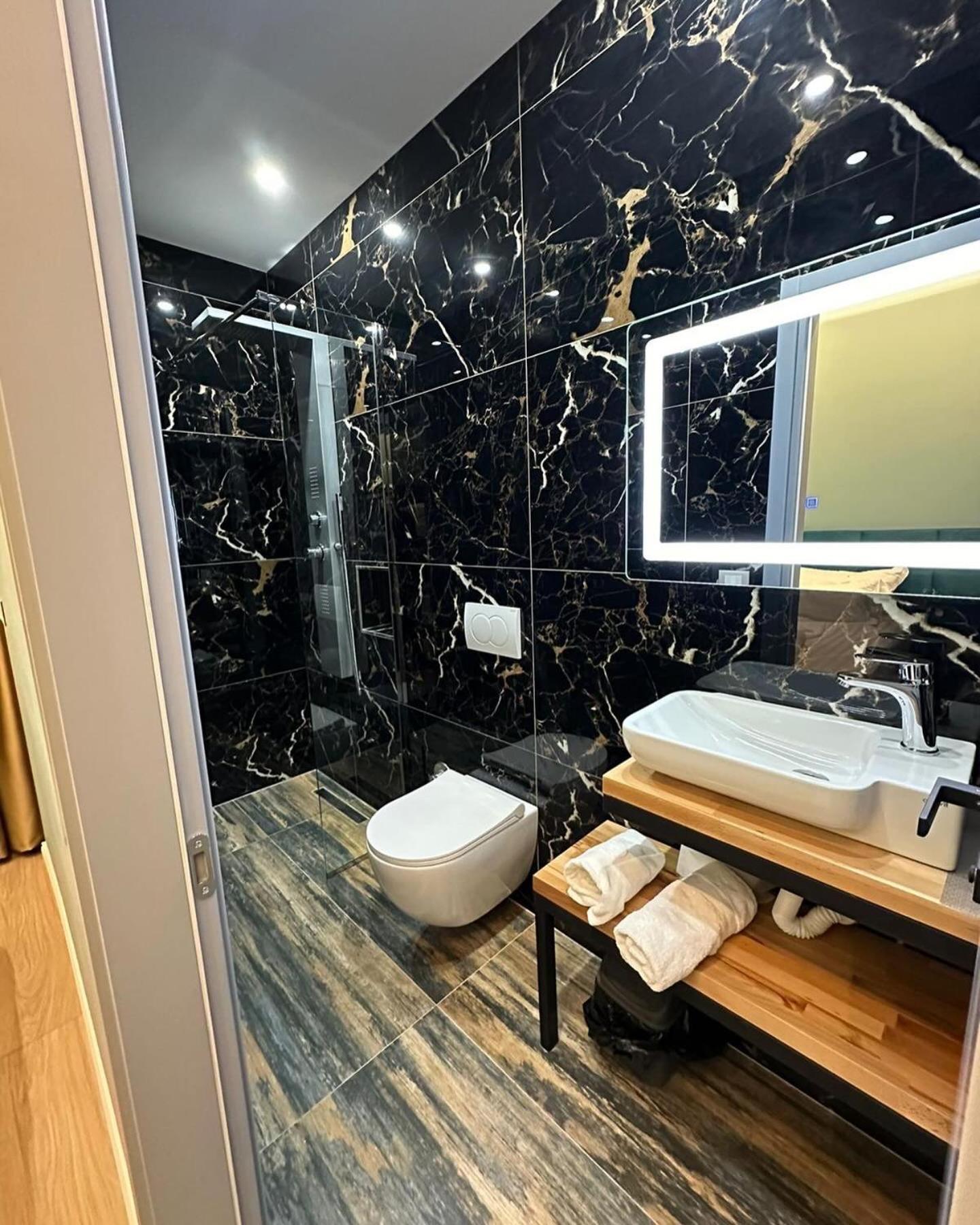 Hotel Europa Kruje Bagian luar foto