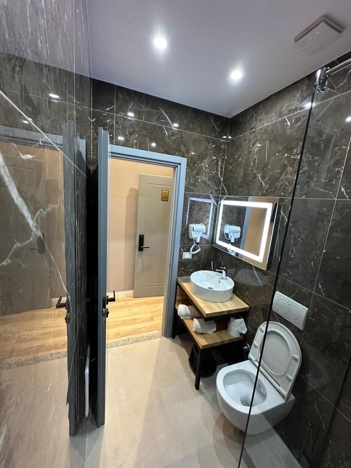 Hotel Europa Kruje Bagian luar foto
