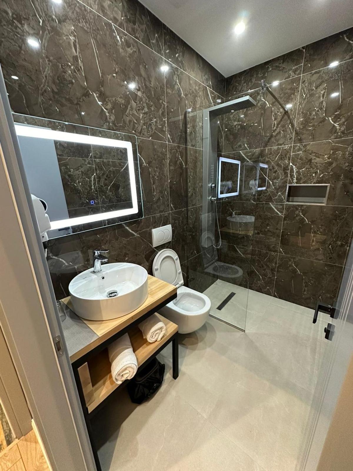 Hotel Europa Kruje Bagian luar foto