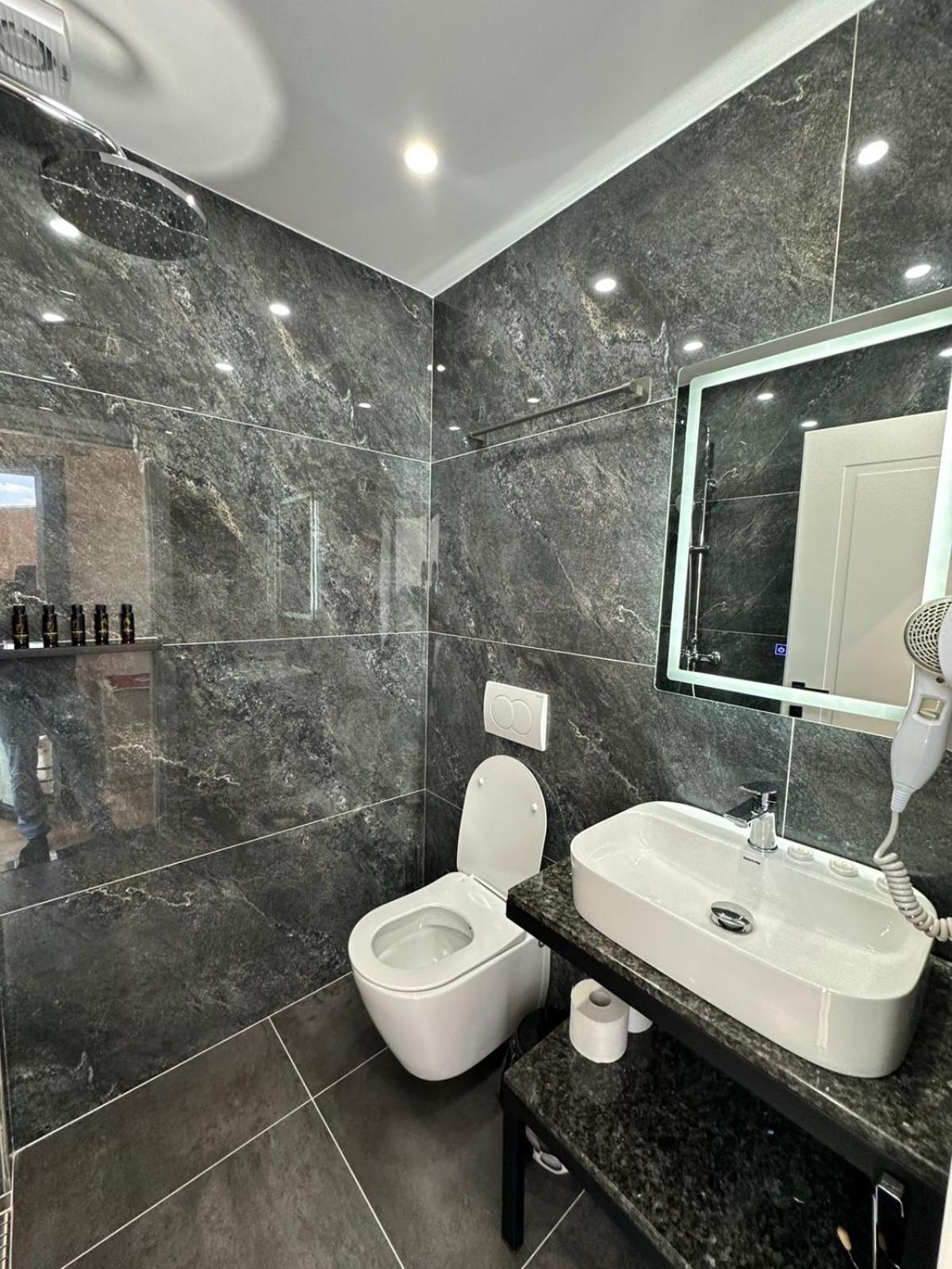 Hotel Europa Kruje Bagian luar foto