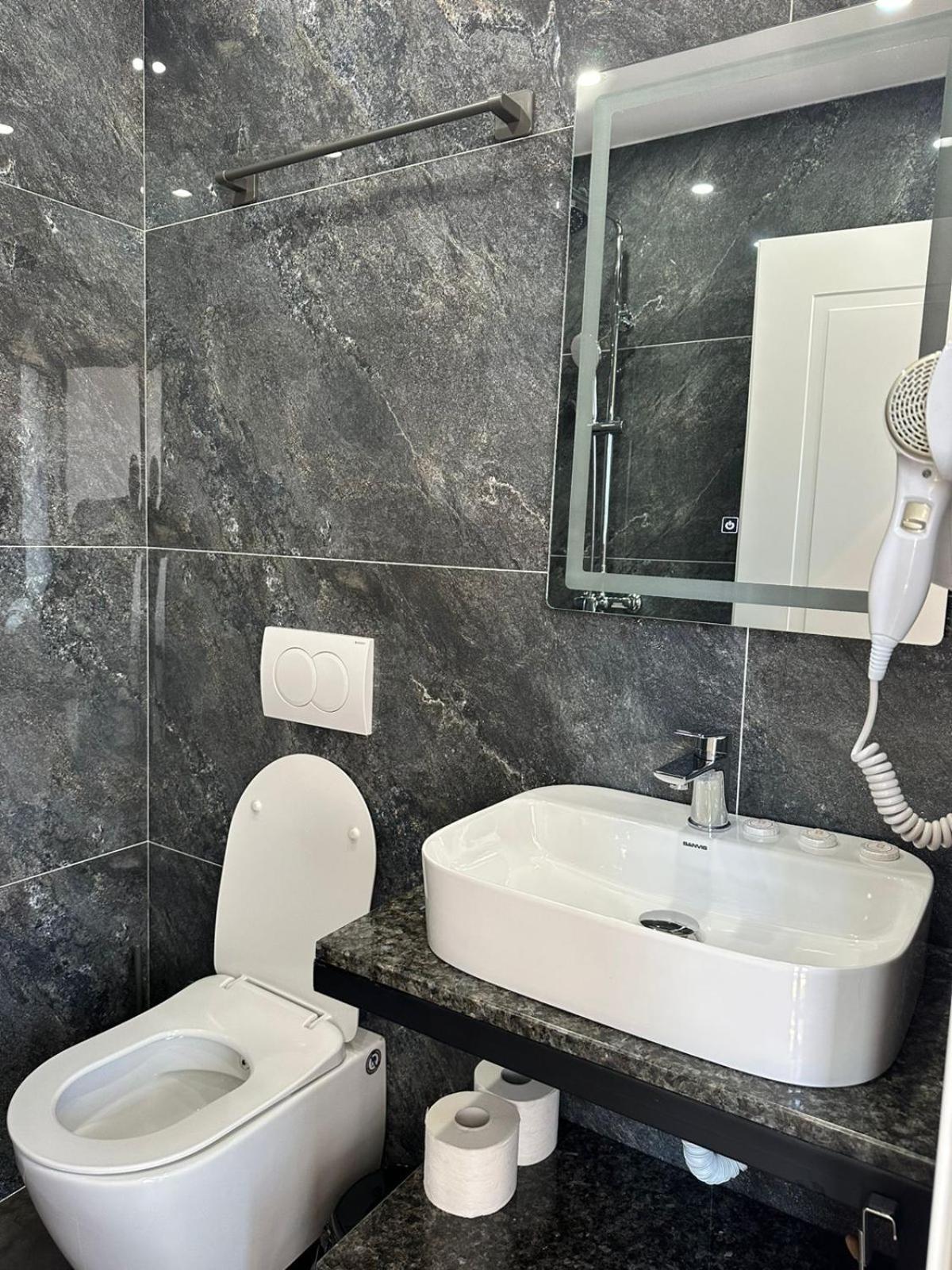 Hotel Europa Kruje Bagian luar foto